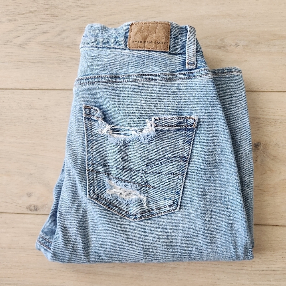 American Eagle Stretch Curvy Mom Jean Womens Size 0 Light Wash Denim Destroyed